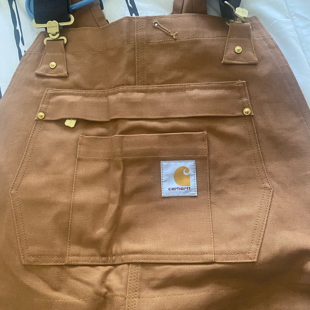 Men’s brown carhartt insulated bib overalls. Size large, loose fit